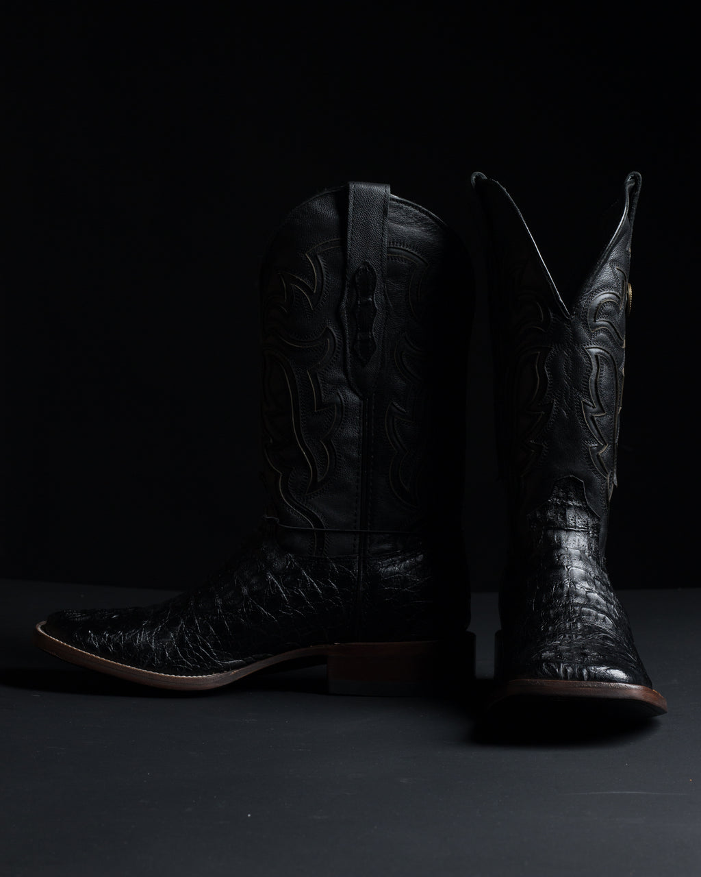 Chero's Premium Exotic Caiman Neck Noir