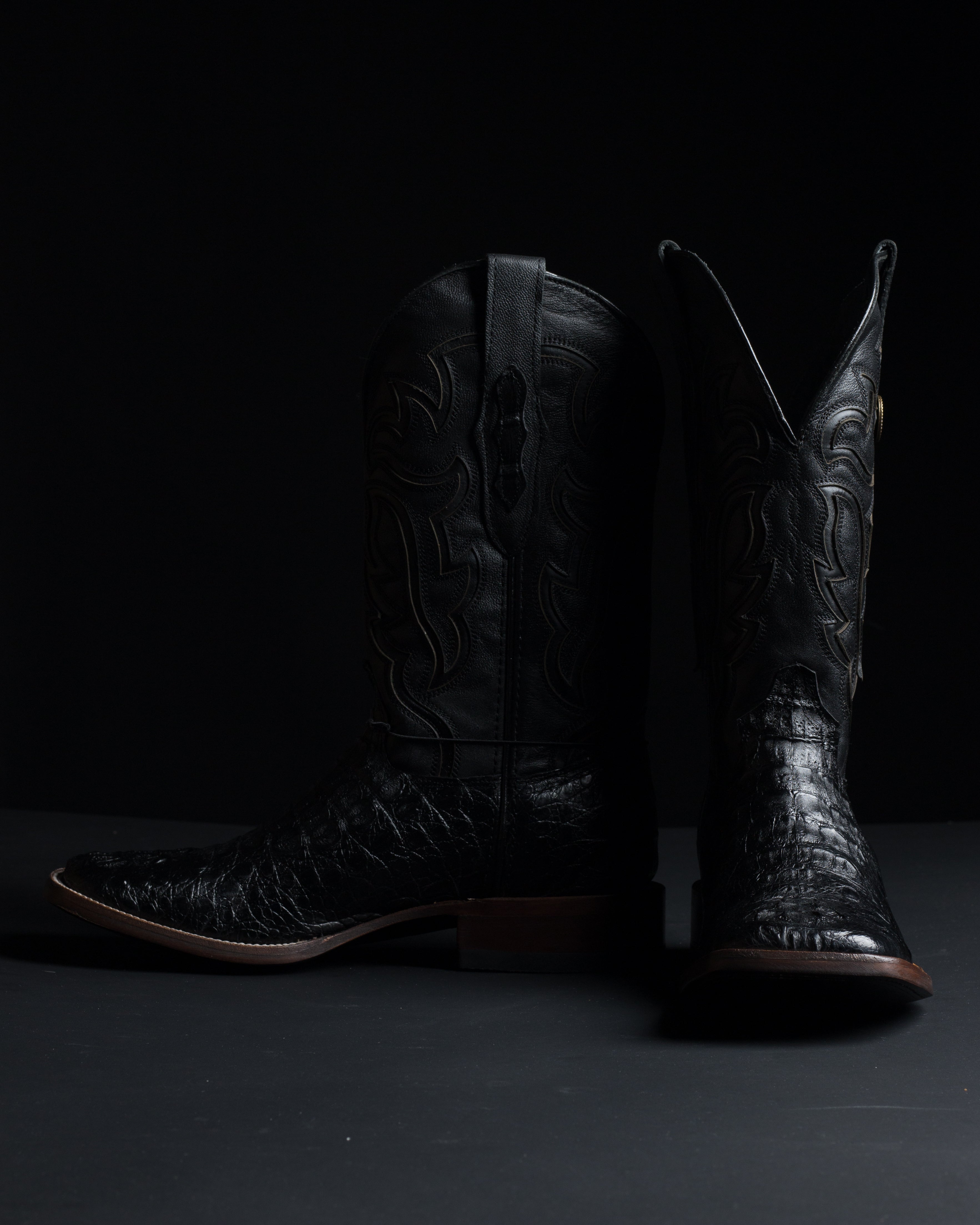 Chero's Premium Exotic Caiman Neck Noir