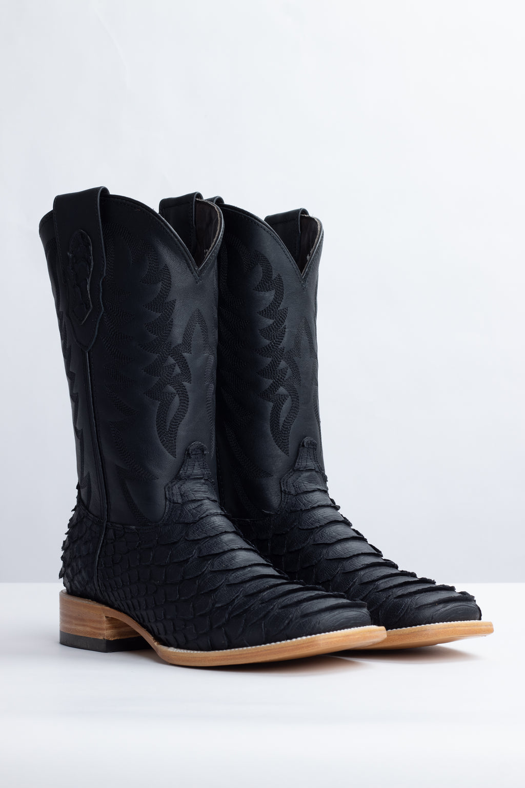 Chero's Faux Jumbo Snake (Leather Print) - Matte Black
