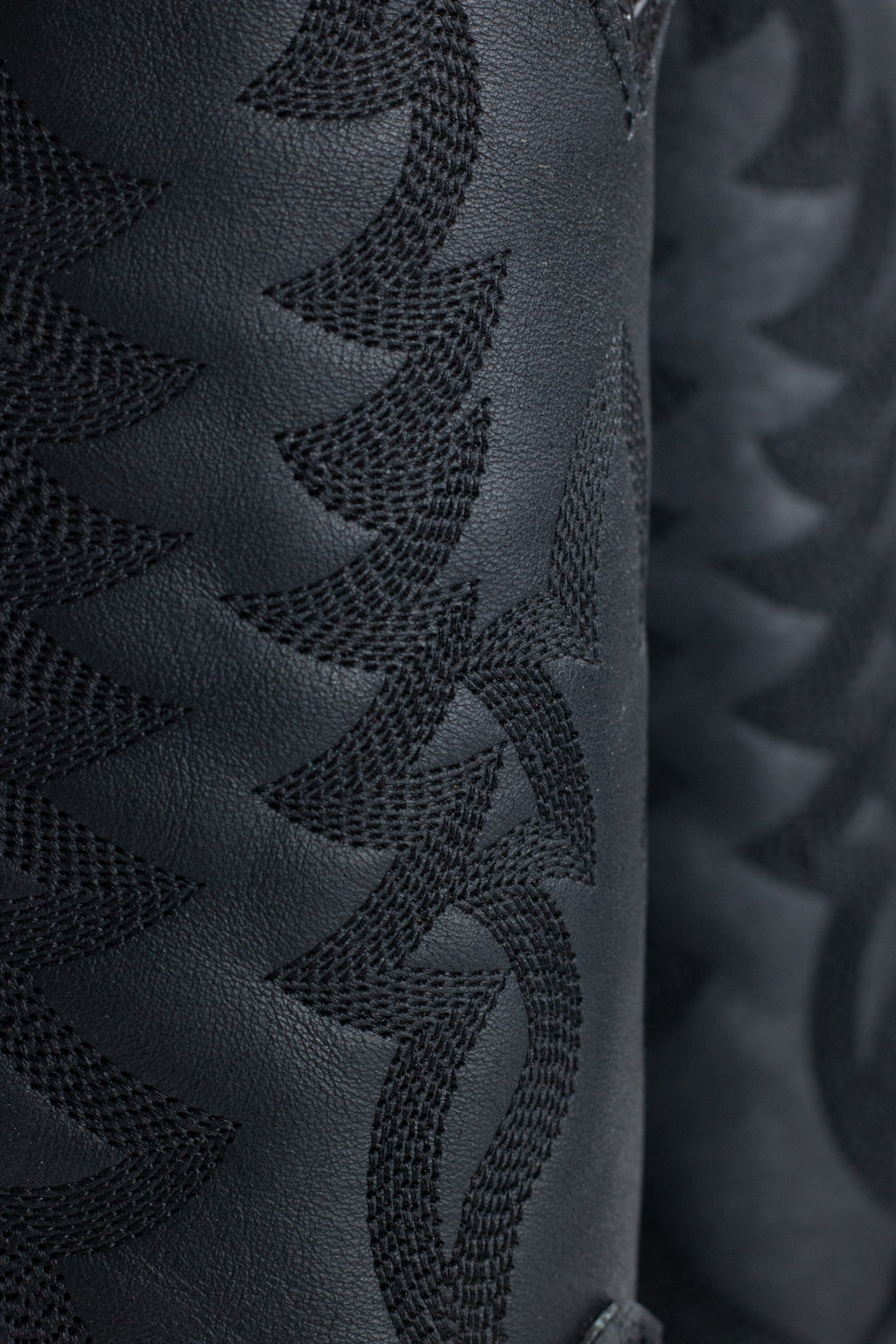 Chero's Faux Jumbo Snake (Leather Print) - Matte Black