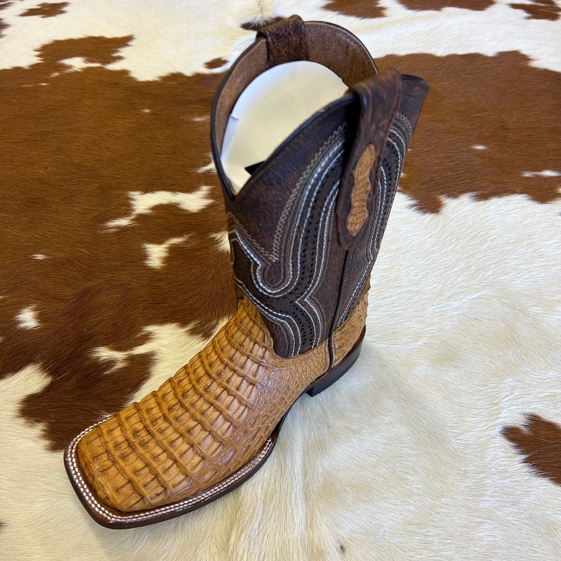 Chero’s Premium Exotic Caiman Back Antique Saddle